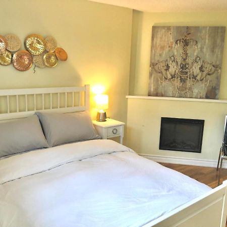 تورونتو Cozy & Convenient 2-Bedroom Apartment With Private Entrance المظهر الخارجي الصورة