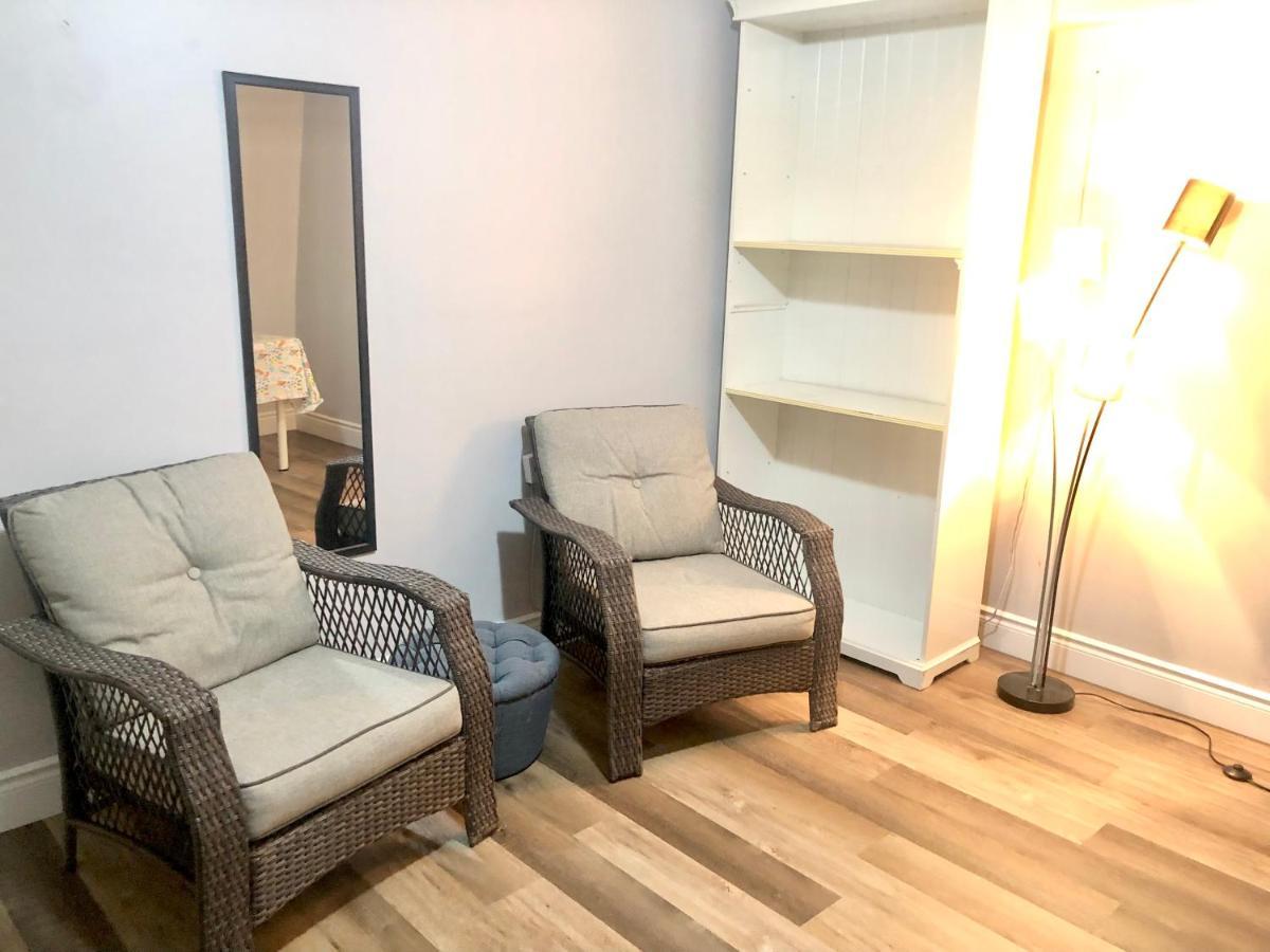 تورونتو Cozy & Convenient 2-Bedroom Apartment With Private Entrance المظهر الخارجي الصورة