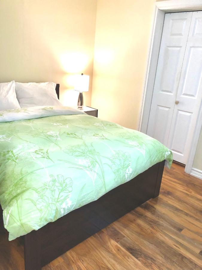 تورونتو Cozy & Convenient 2-Bedroom Apartment With Private Entrance المظهر الخارجي الصورة